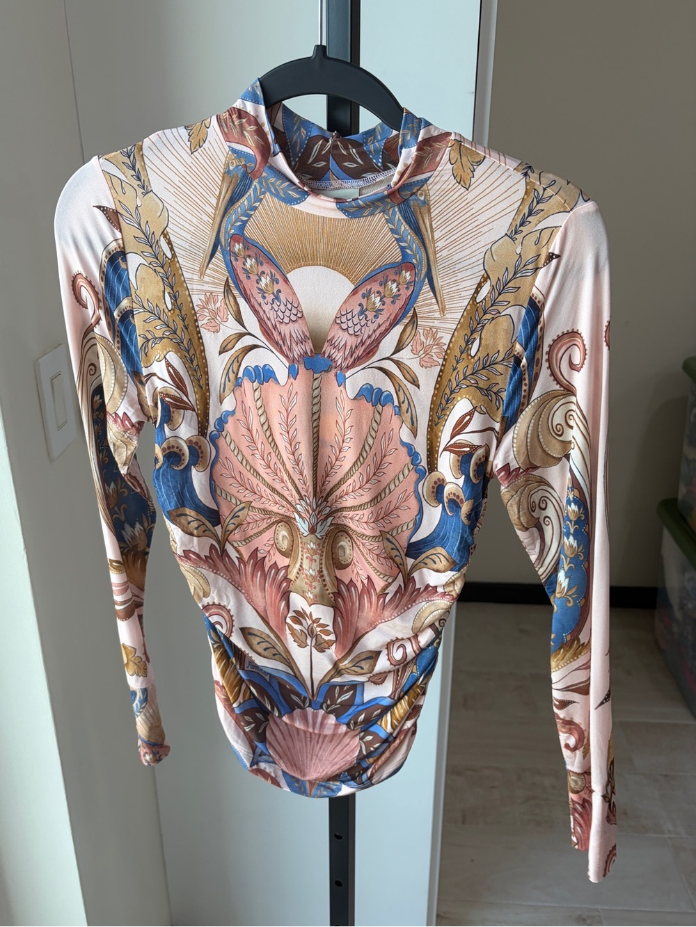 Farm Rio: SEA GARDEN SCARF SOFT PINK
JERSEY BLOUSE - Picture 7 of 7